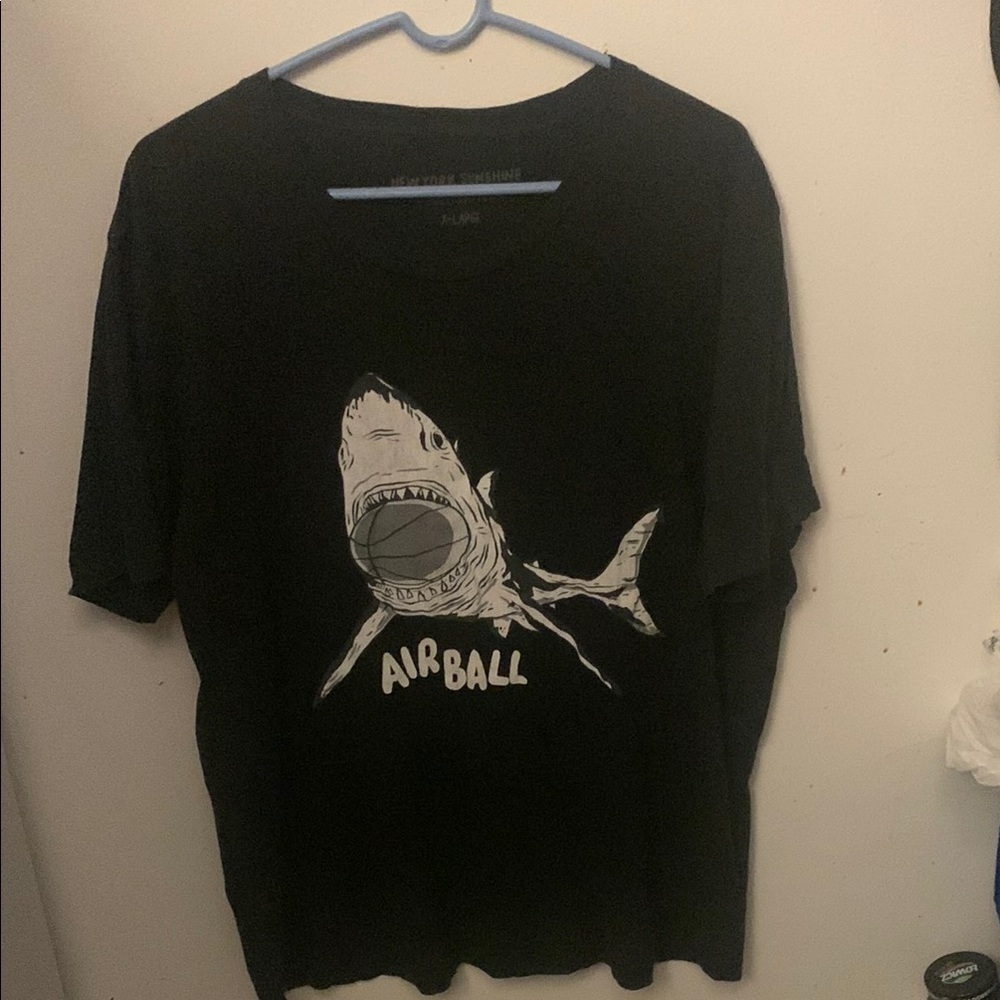 Black Ultra Soft New York Sunshine Airball Shark Graphic Crewneck T-Shirt SZ XL